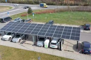 Nabíjanie elektromobilov a plug-in hybridných automobilov fotovoltaikou